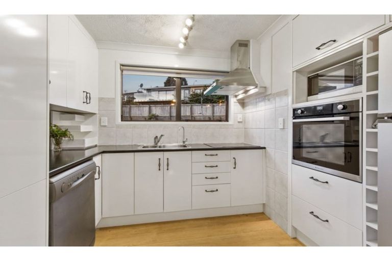 Photo of property in 70 Pemberton Avenue, Bayview, Auckland, 0629