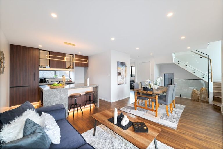 Photo of property in 18b Stratford Avenue, Milford, Auckland, 0620