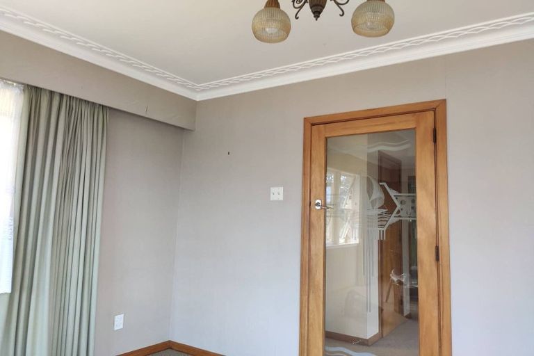 Photo of property in 20 Victoria Road, New Plymouth, 4310