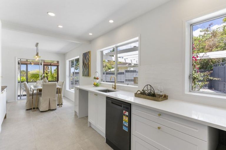 Photo of property in 13 Dunraven Place, Torbay, Auckland, 0630