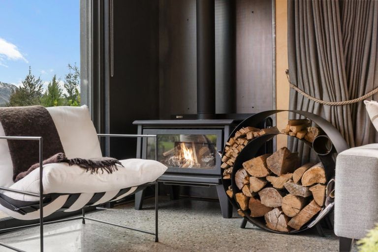 Photo of property in 37 Pendeen Crescent, Jacks Point, Queenstown, 9371