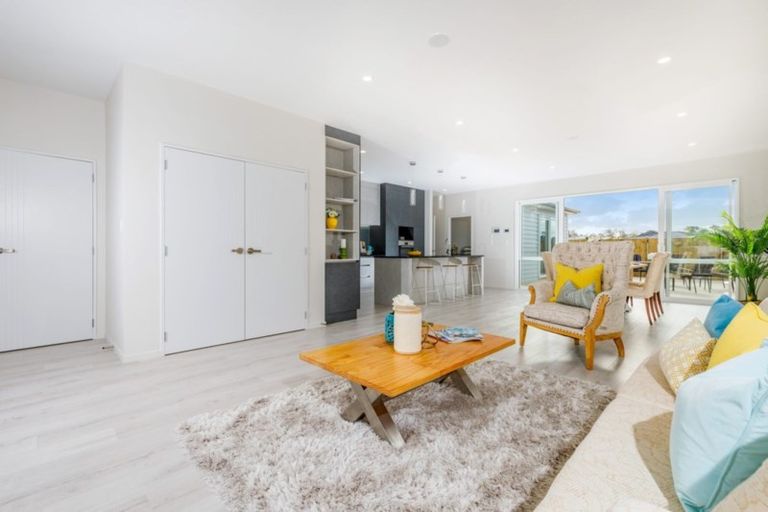 Photo of property in 62 Schoolside Road, Kumeu, 0810