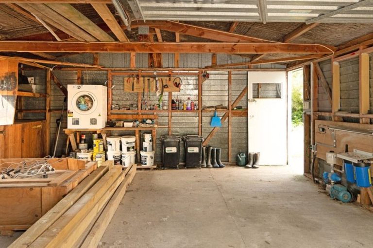 Photo of property in 857 Makerua Road, Tokomaru, Palmerston North, 4474