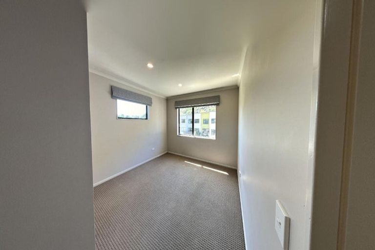 Photo of property in Te Kakariki Apartments, 1/1 Wellington Road, Paekakariki, 5034
