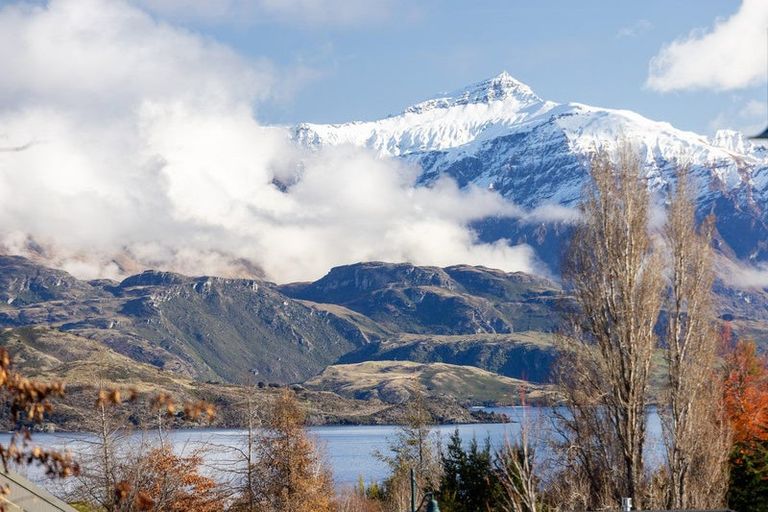 Photo of property in 10 Westview Road, Wanaka, 9305