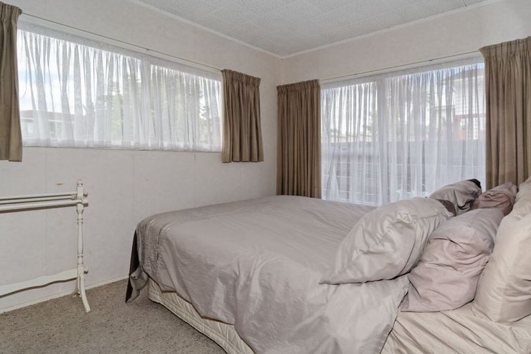 Photo of property in 1/6 Butterworth Drive, Glendene, Auckland, 0602