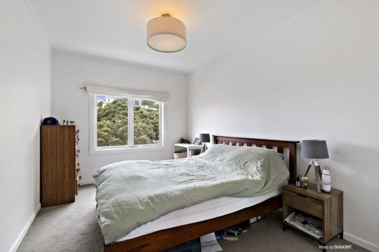 Photo of property in Kingsgate Flats, 10 Austin Street, Mount Victoria, Wellington, 6011