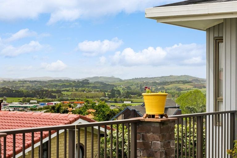 Photo of property in 12 Dunolly Place, Pukekohe, 2120