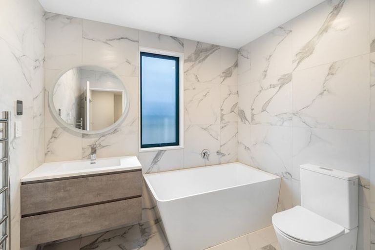 Photo of property in 11 Sunnyheights Road, Orewa, 0931