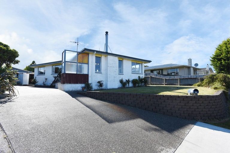 Photo of property in 10 Burns Street, Kew, Invercargill, 9812