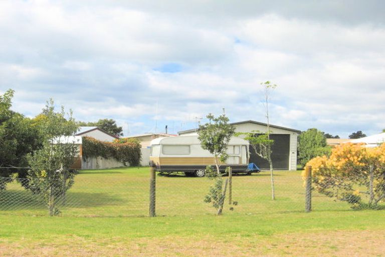 Photo of property in 115 Tamaki Road, Whangamata, 3620