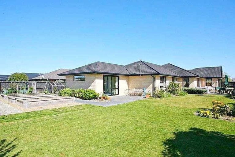 Photo of property in 73 Heathridge Place, Lincoln, 7608