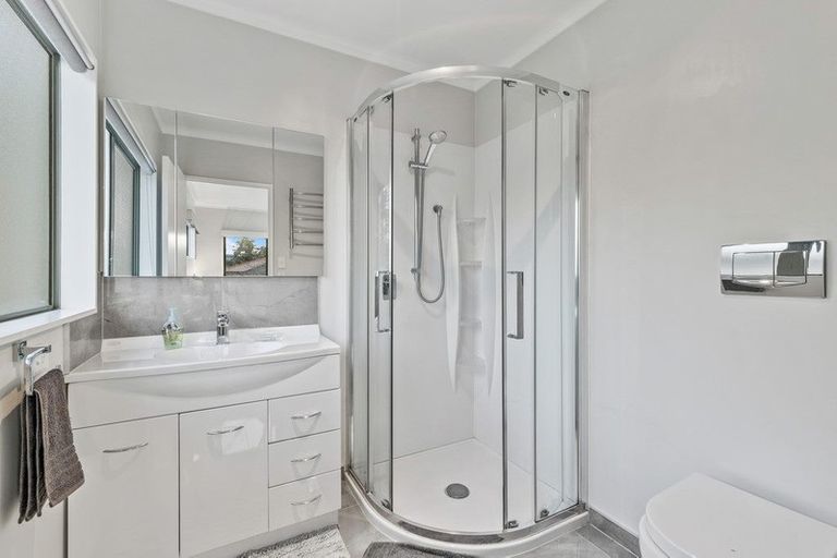 Photo of property in 50 Bronzewing Terrace, Unsworth Heights, Auckland, 0632