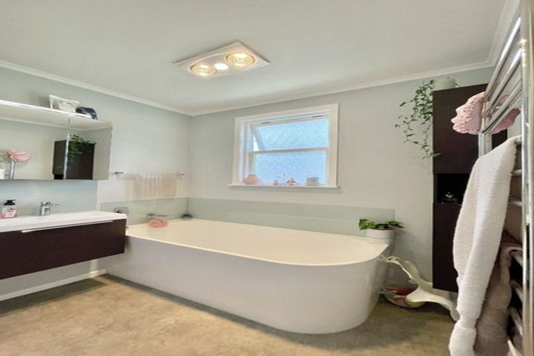 Photo of property in 12 Argyle Grove, Trentham, Upper Hutt, 5018