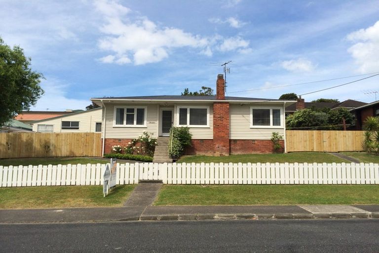 Photo of property in 1/13 Elliott Avenue, Bayview, Auckland, 0629
