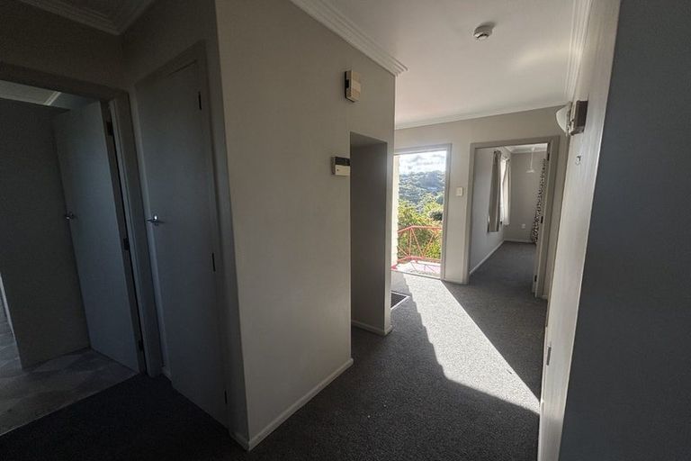 Photo of property in 35 Pokohiwi Road, Normandale, Lower Hutt, 5010