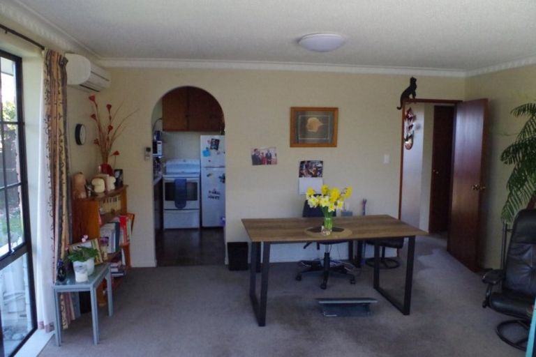 Photo of property in 2/14 Resolution Place, Bryndwr, Christchurch, 8053