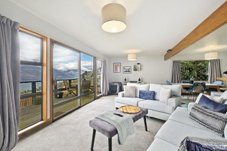 Photo of property in 14a Cameron Place, Fernhill, Queenstown, 9300