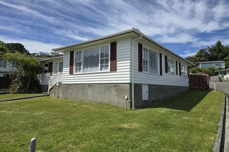 Photo of property in 14 Yarrow Place, Papakowhai, Porirua, 5024