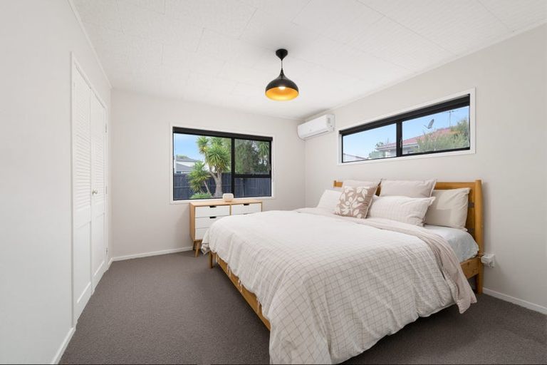 Photo of property in 9 West Harbour Drive, West Harbour, Auckland, 0618