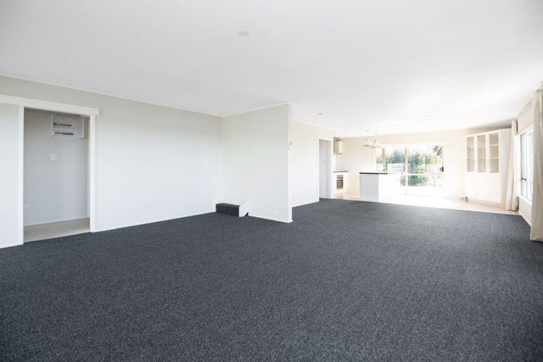 Photo of property in 52 Sunnyheights Road, Orewa, 0931