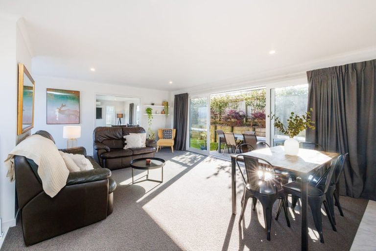 Photo of property in 18b Galea Grove, Kelvin Grove, Palmerston North, 4414