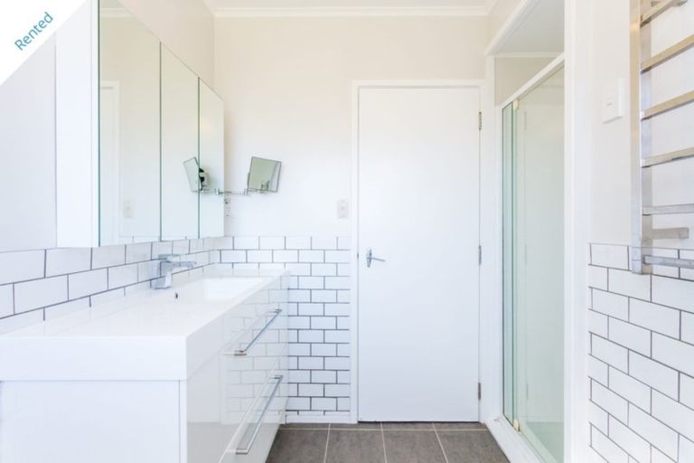 Photo of property in 46 Woodstock Road, Forrest Hill, Auckland, 0620