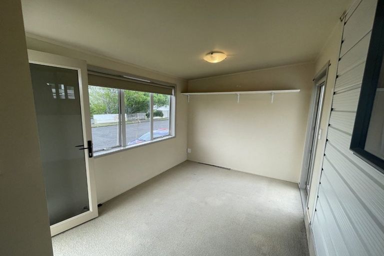 Photo of property in 9 Mahoe Street, Strandon, New Plymouth, 4312