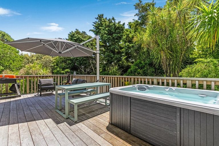 Photo of property in 33 Park Hill Road, Birkenhead, Auckland, 0626