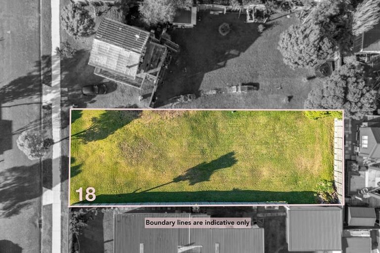 Photo of property in 18 Eruini Street, Waikanae Beach, Waikanae, 5036