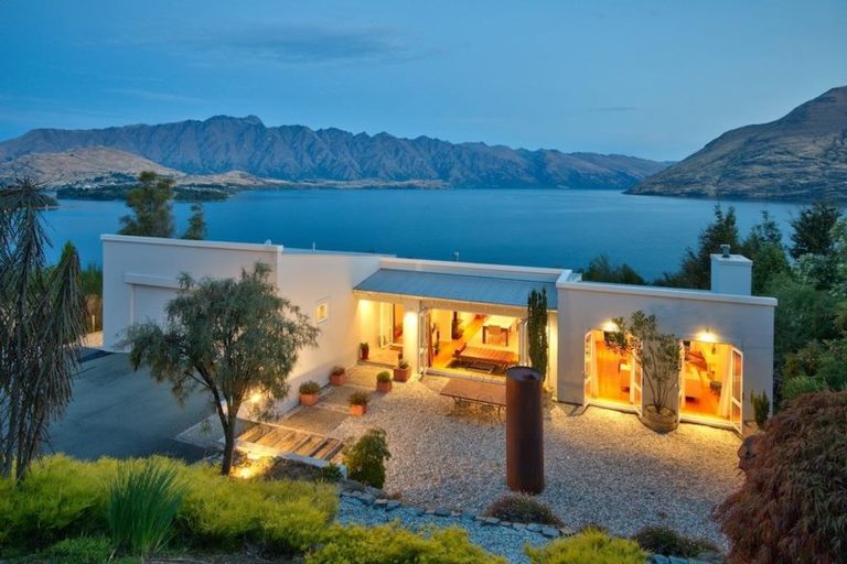 Photo of property in 6 Matau Place, Fernhill, Queenstown, 9300