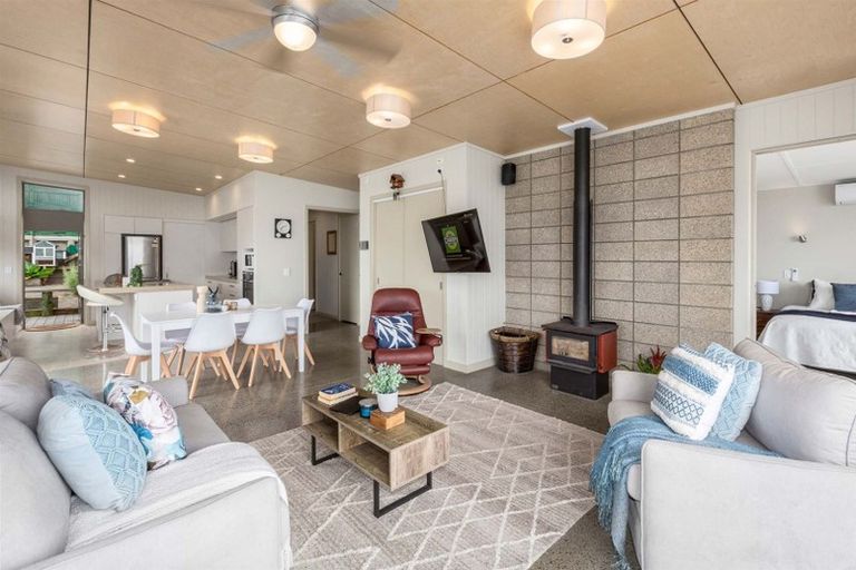 Photo of property in 24 The Parade, Paekakariki, 5034