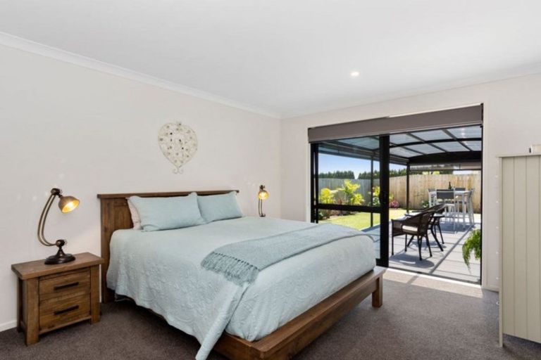 Photo of property in 12 Charlotte Drive, Omokoroa, 3114