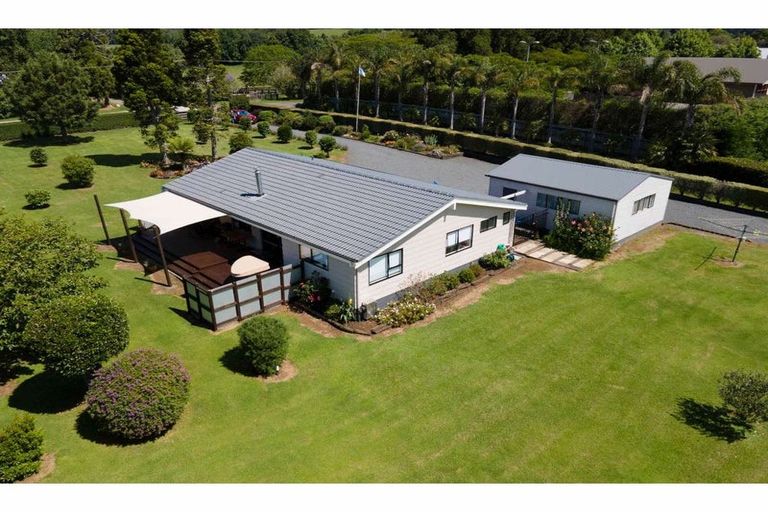 Photo of property in 38 Riddell Road, Kerikeri, 0230