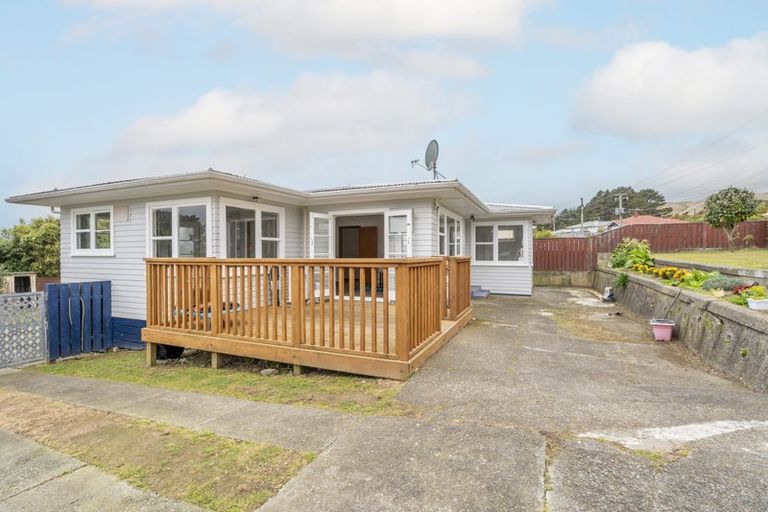 Photo of property in 73 Driver Crescent, Cannons Creek, Porirua, 5024