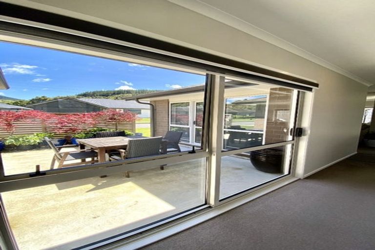 Photo of property in 6 Cory Jane Grove, Riverstone Terraces, Upper Hutt, 5018