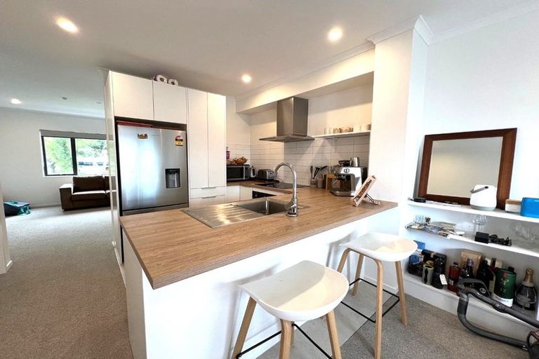 Photo of property in 18 Kaokao Lane, Mangere, Auckland, 2022