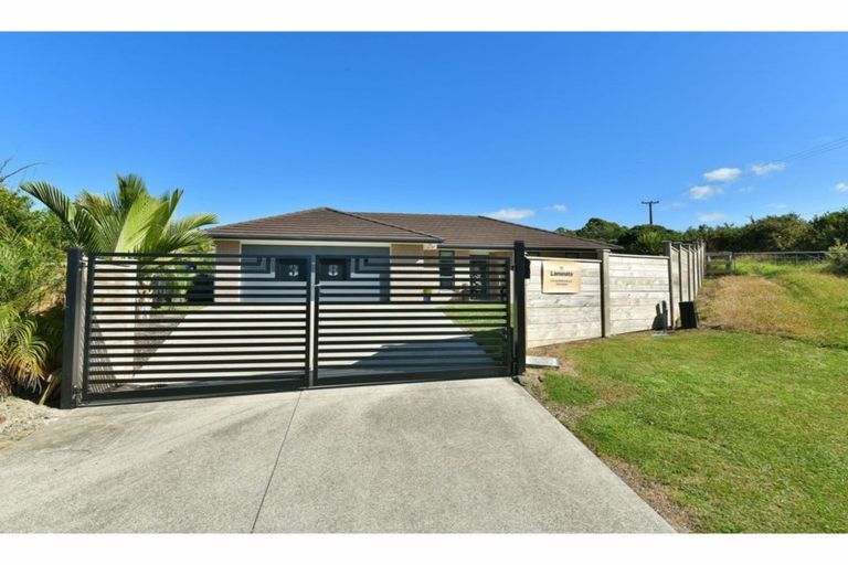 Photo of property in 38 Otanerua Road, Hatfields Beach, Orewa, 0931