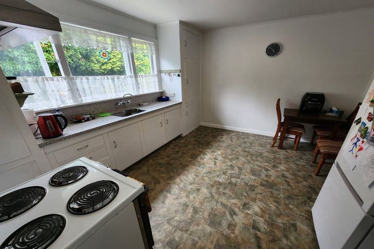 Photo of property in 100 Middlepark Road, Sockburn, Christchurch, 8042