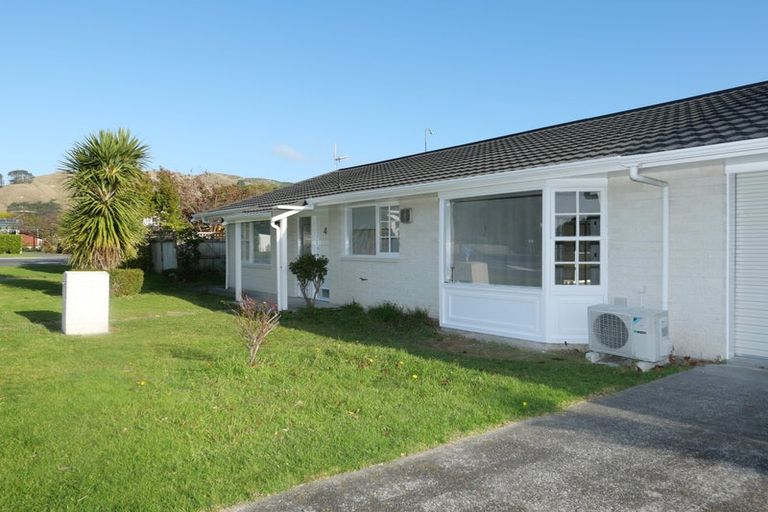 Photo of property in 2 Koromiko Road, Waikanae, 5036