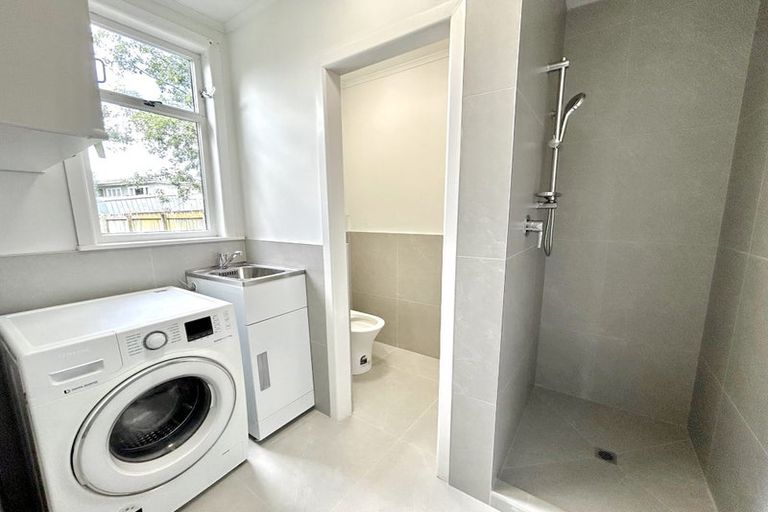 Photo of property in 2/5 Gazelle Avenue, Beach Haven, Auckland, 0626