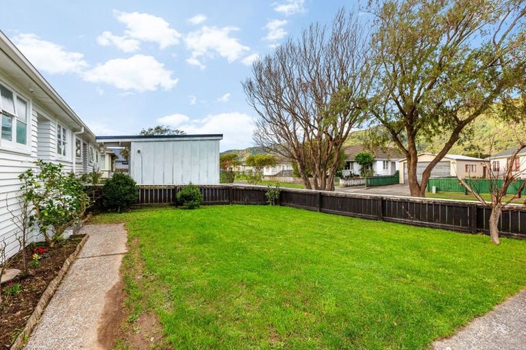 Photo of property in 9 Atiawa Crescent, Waiwhetu, Lower Hutt, 5010
