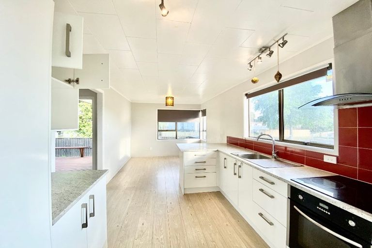 Photo of property in 15 Mon Desir Place, Manurewa, Auckland, 2102