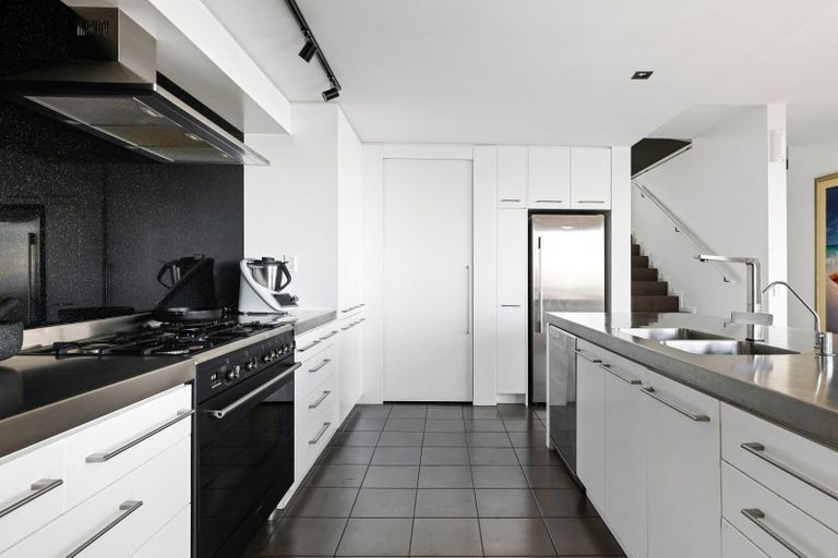 Photo of property in 3 Zeehaen Place, Britannia Heights, Nelson, 7010