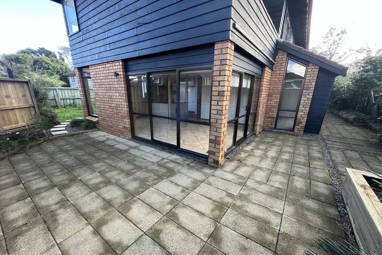 Photo of property in 20a Otakau Road, Milford, Auckland, 0620