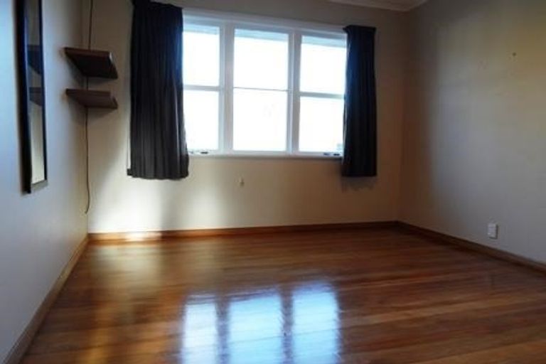 Photo of property in 1 Field Street, Silverstream, Upper Hutt, 5019