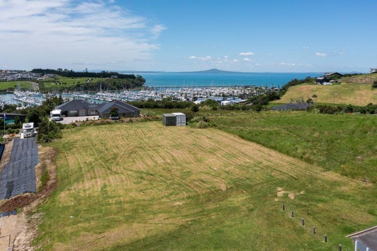 Photo of property in 3 Laguna Place, Matakatia, Whangaparaoa, 0930