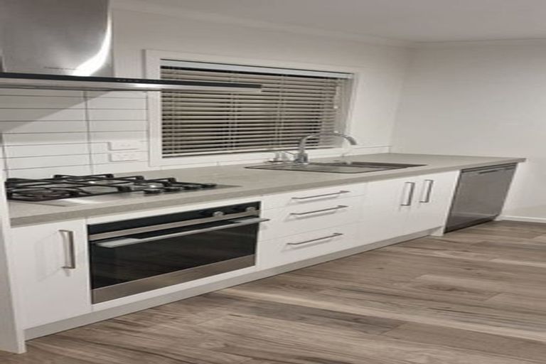 Photo of property in 3/9 Surrey Street, Tawa, Wellington, 5028