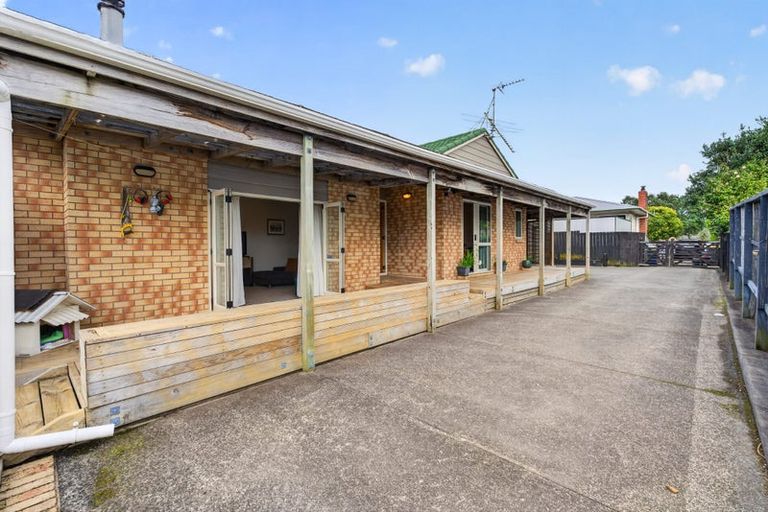 Photo of property in 21a Savoy Road, Glen Eden, Auckland, 0602