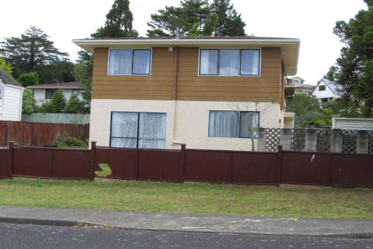 Photo of property in 2/7 Lambrown Drive, Totara Vale, Auckland, 0629